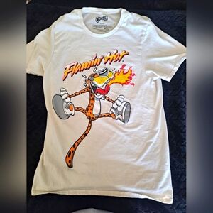 Cream womens, Cheetos Grafic T-shirt.